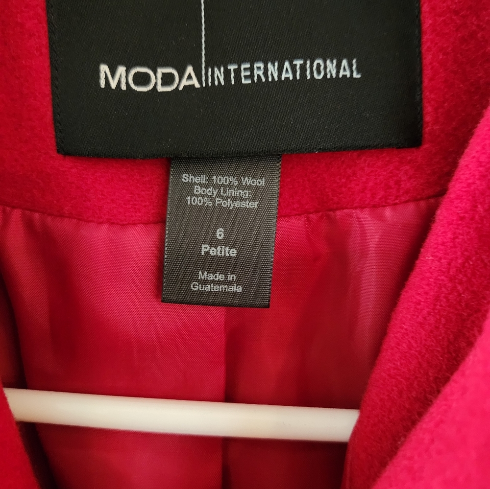 Red coat - Picture 2 of 2